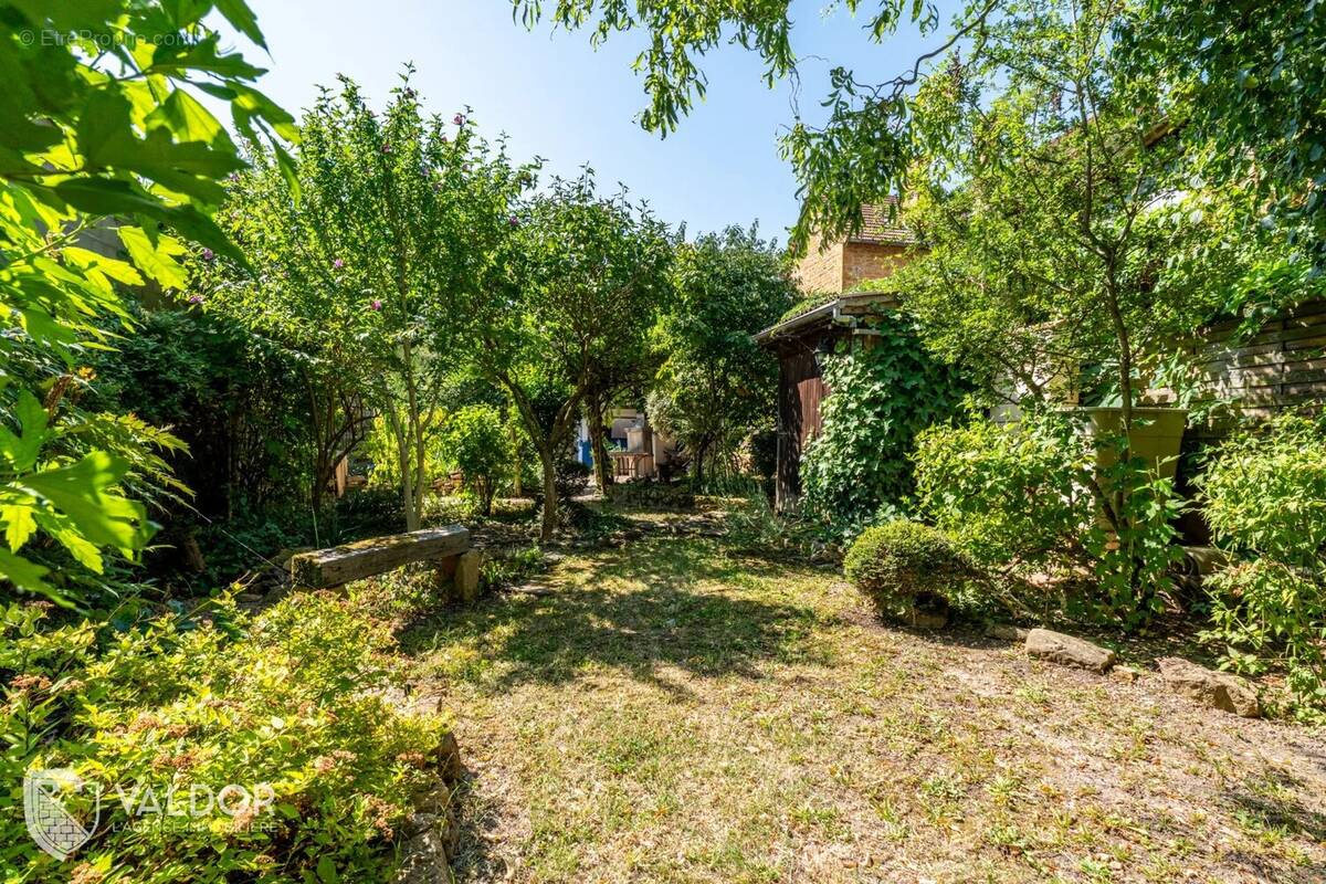 Maison à POUILLY-LE-MONIAL