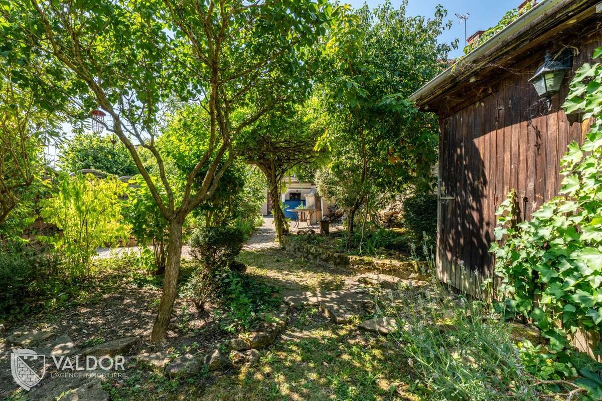 Maison à POUILLY-LE-MONIAL