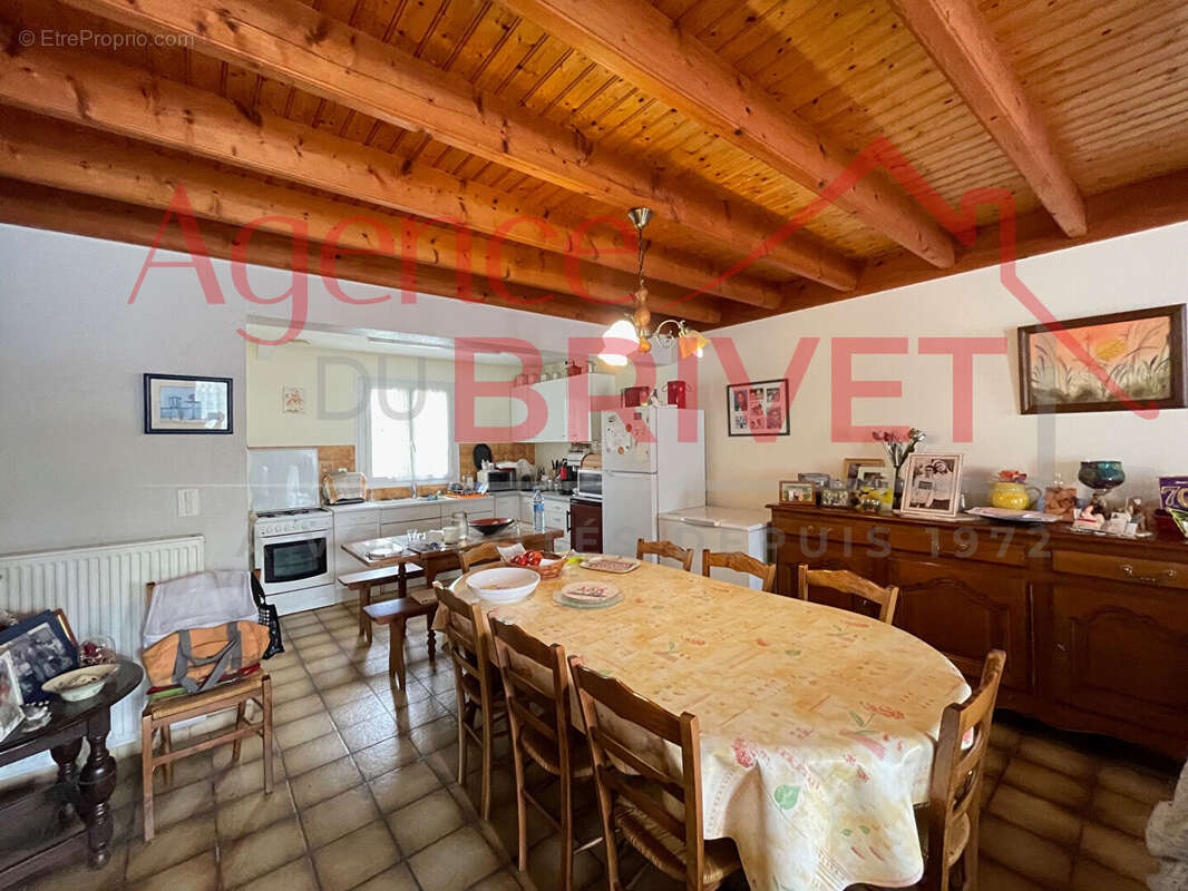 Maison à LA CHAPELLE-DES-MARAIS