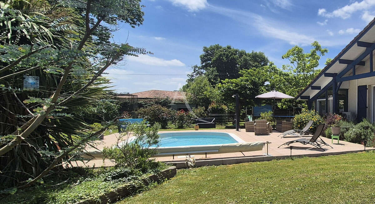 Maison à PUJO-LE-PLAN