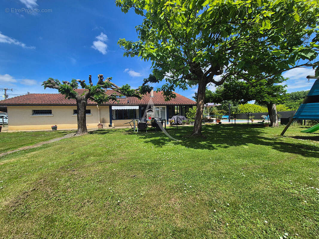 Maison à PUJO-LE-PLAN