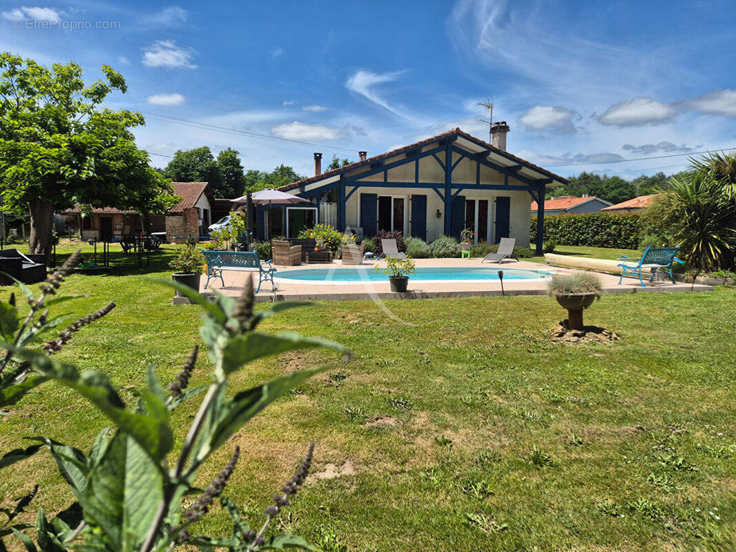 Maison à PUJO-LE-PLAN