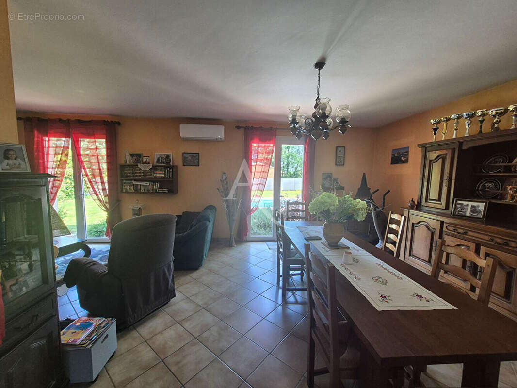 Maison à PUJO-LE-PLAN