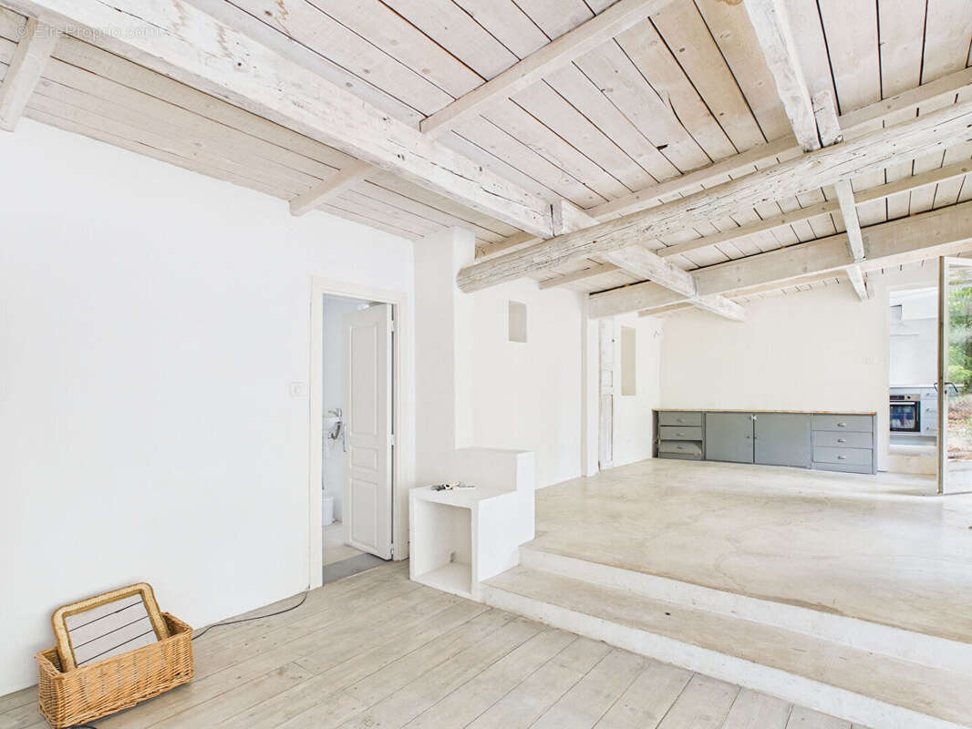 Maison à FONTVIEILLE