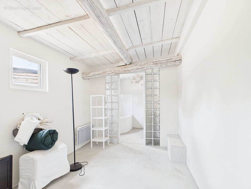 Maison à FONTVIEILLE