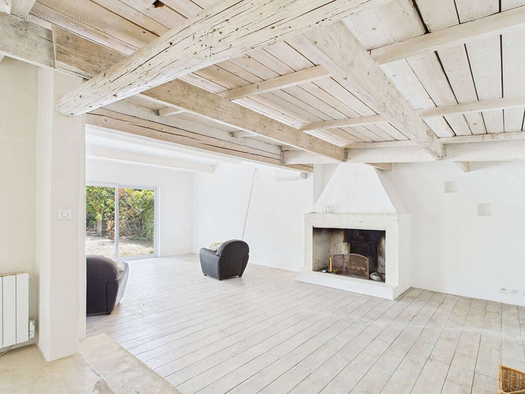 Maison à FONTVIEILLE