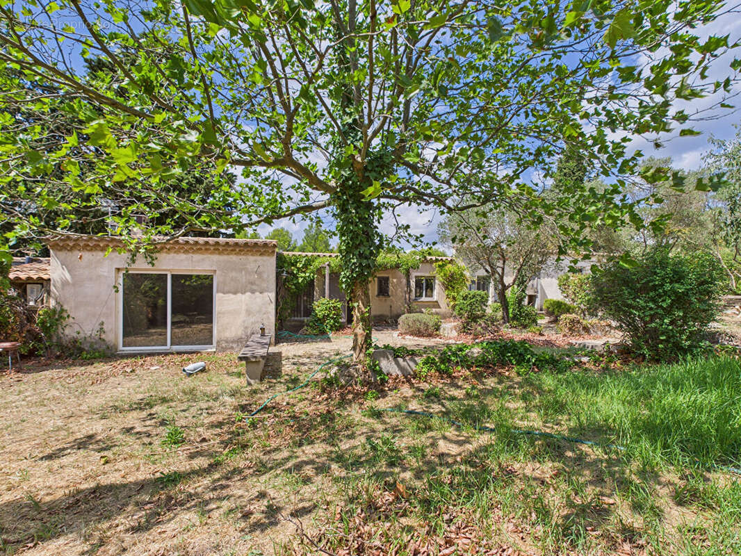 Maison à FONTVIEILLE