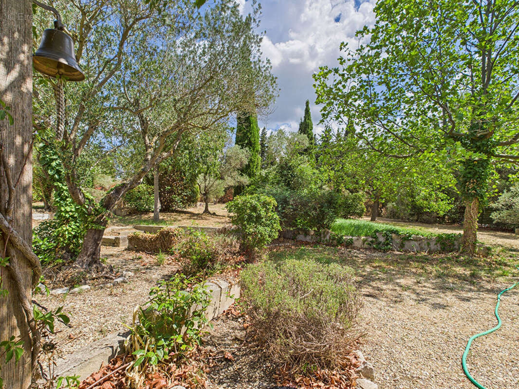 Maison à FONTVIEILLE