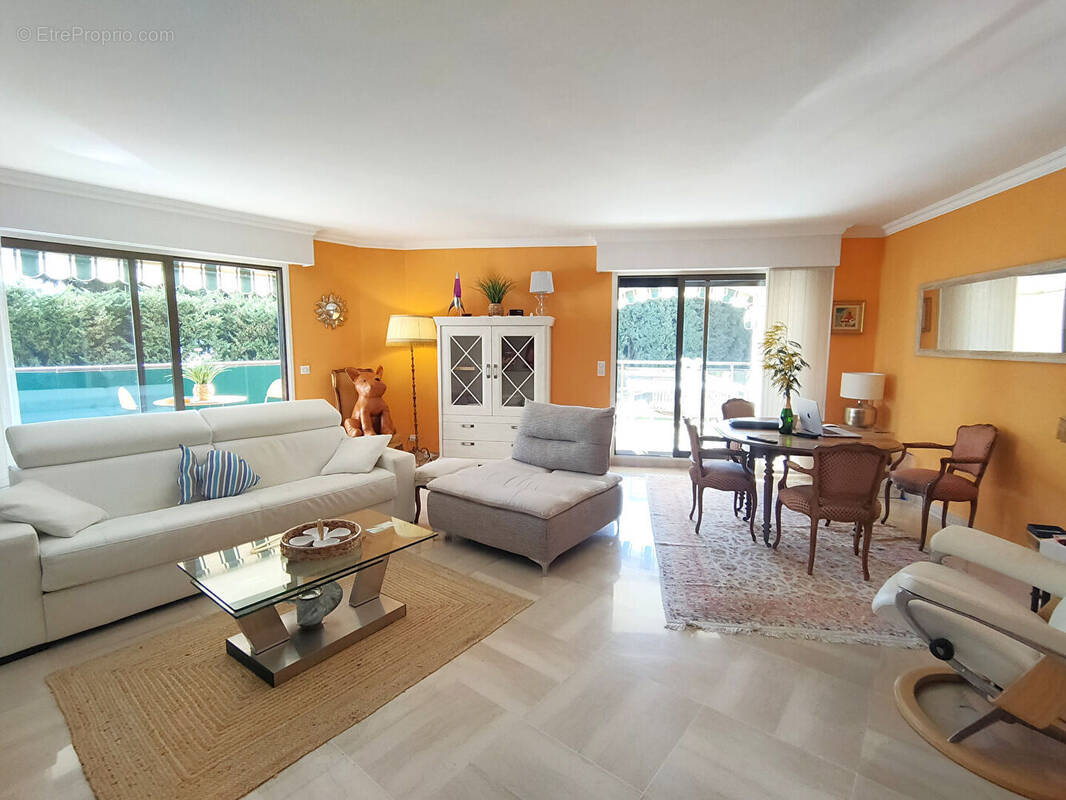 Appartement à MANDELIEU-LA-NAPOULE