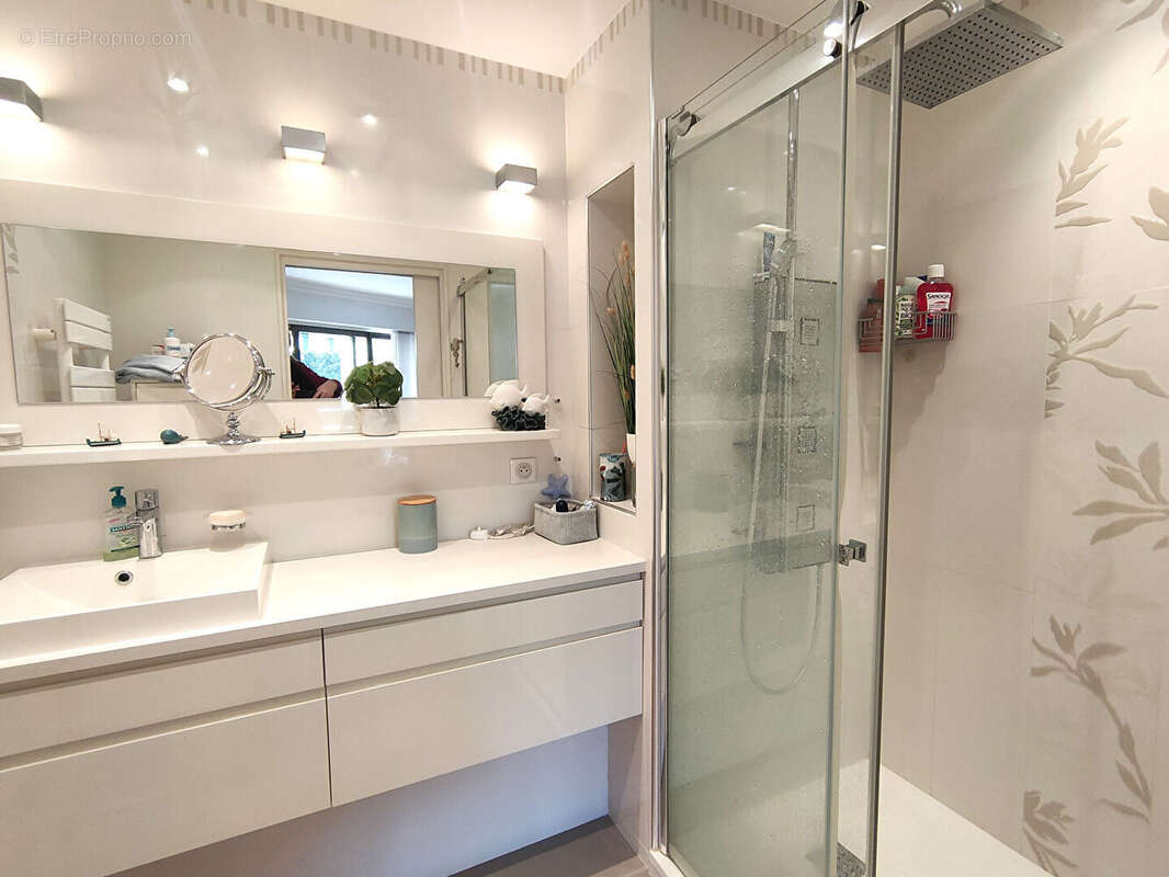 Appartement à MANDELIEU-LA-NAPOULE