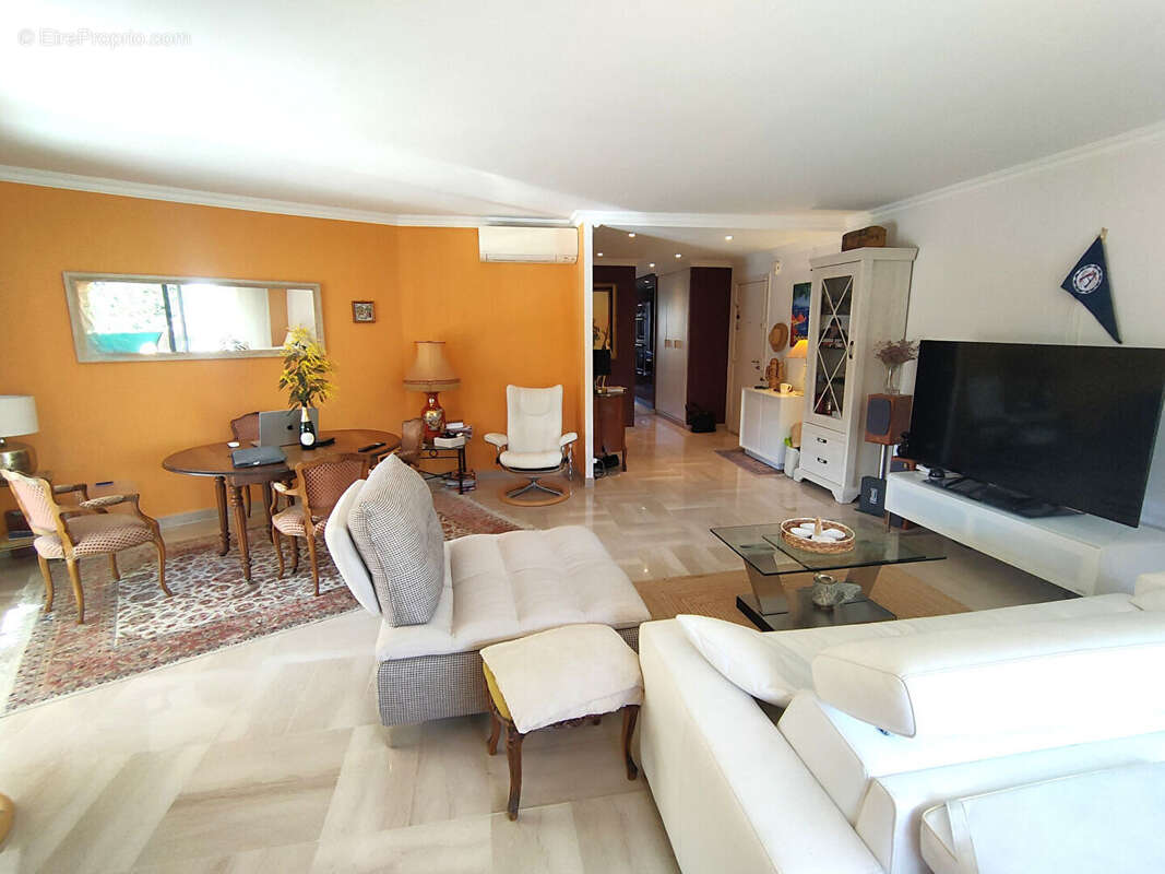 Appartement à MANDELIEU-LA-NAPOULE