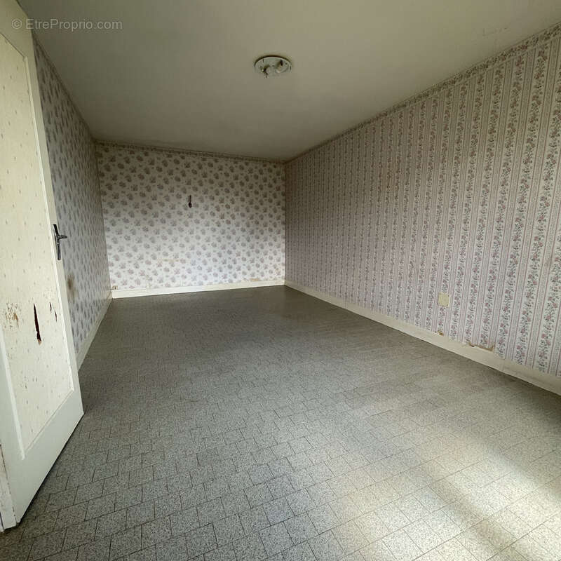 Maison à SURY-EN-VAUX