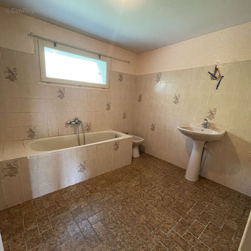 Maison à SURY-EN-VAUX