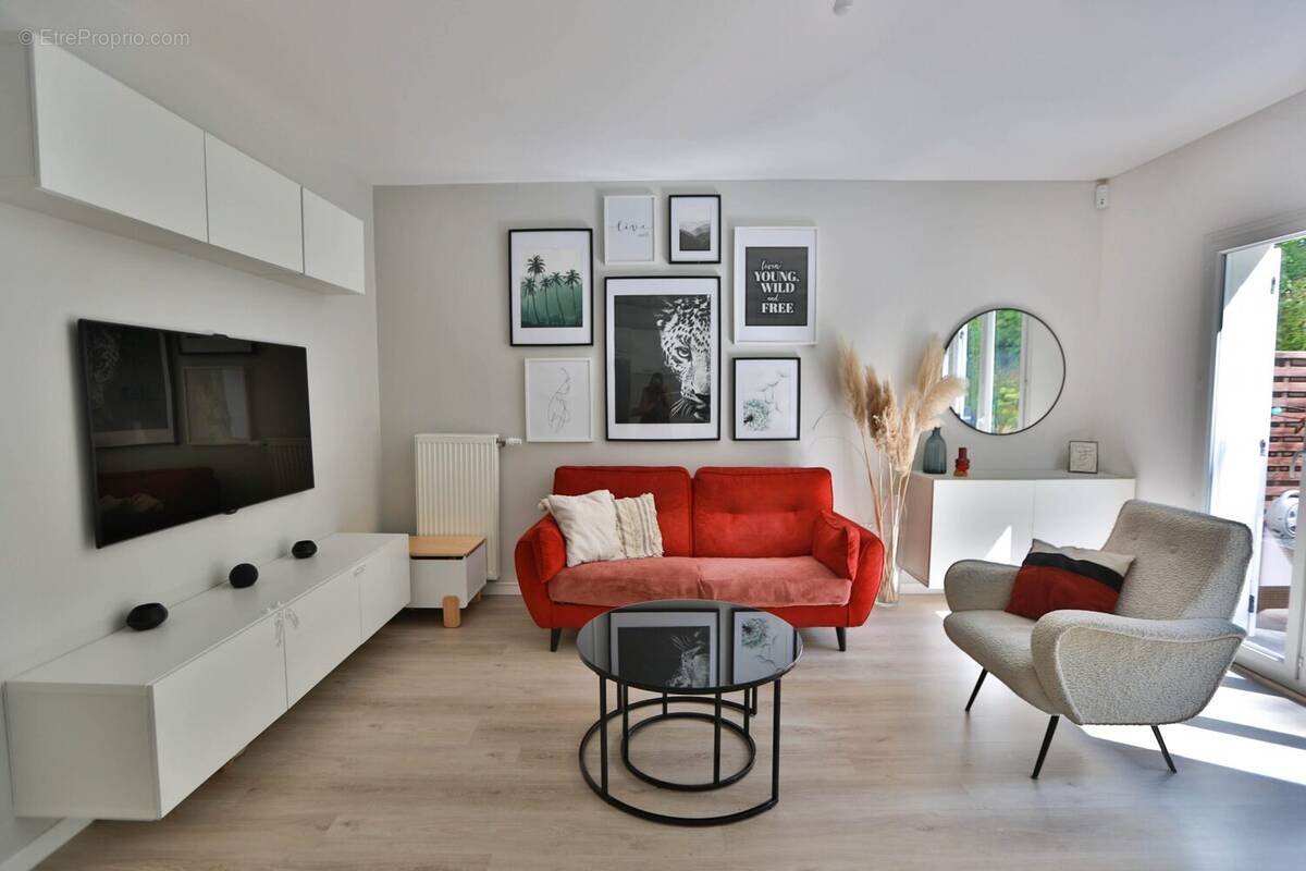 Appartement à VAUJOURS