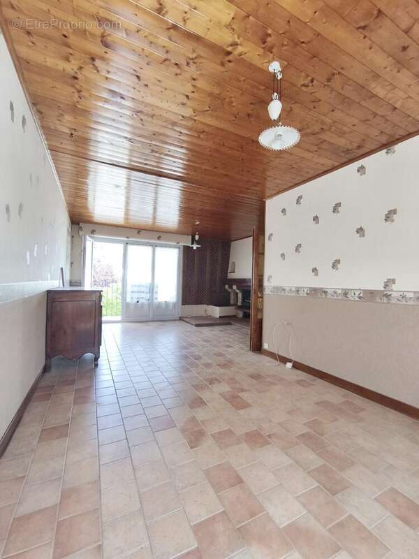 Maison à SAINT-JEAN-DE-LA-RUELLE