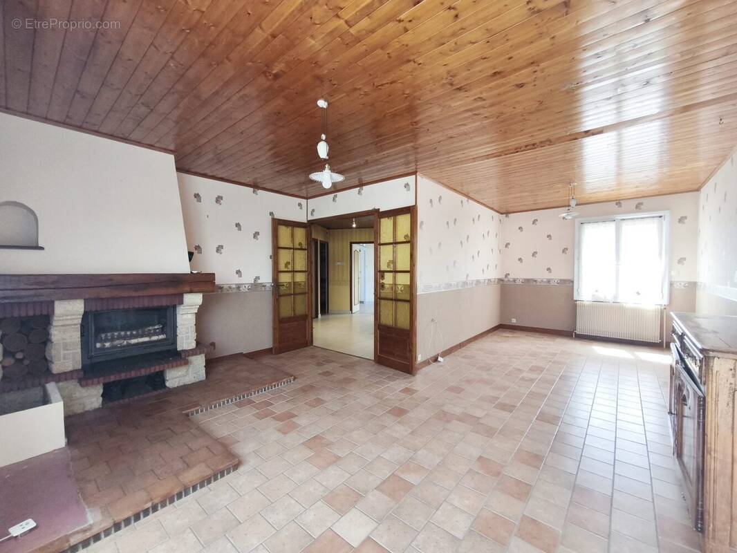 Maison à SAINT-JEAN-DE-LA-RUELLE