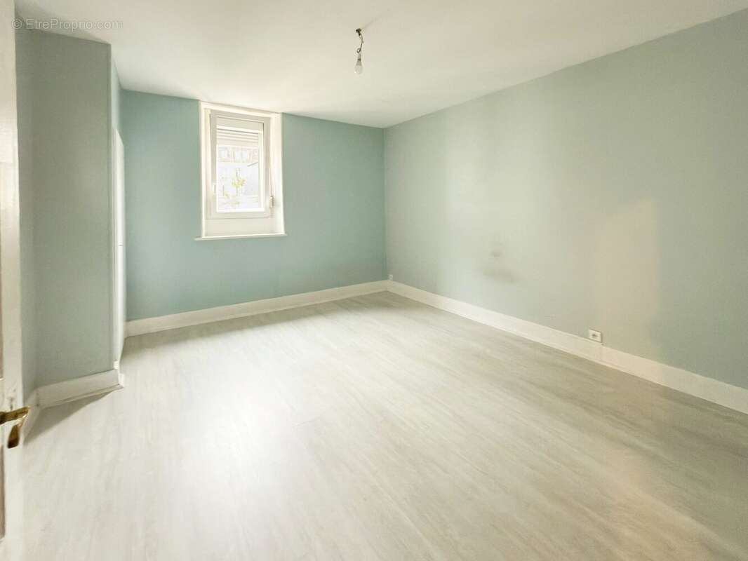 T6 duplex- chambre 3 - Appartement à EPINAL