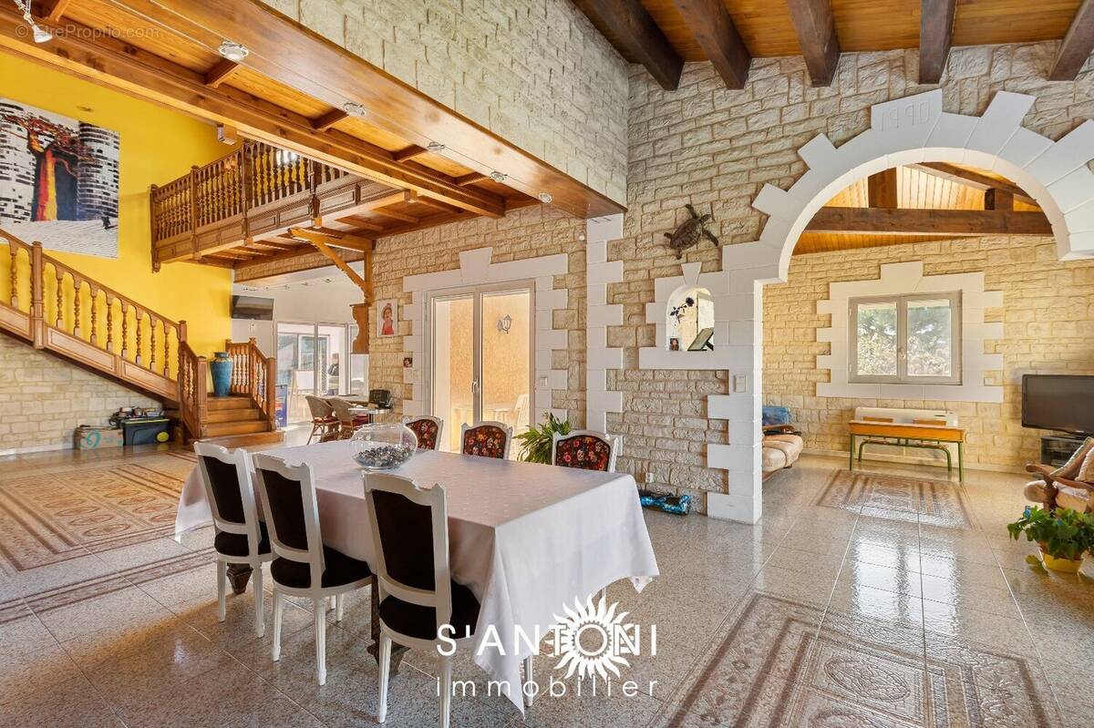 Maison à VILLENEUVE-LES-BEZIERS