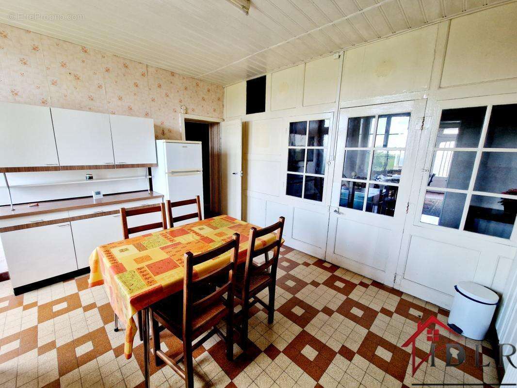 Maison à GENEVRIERES