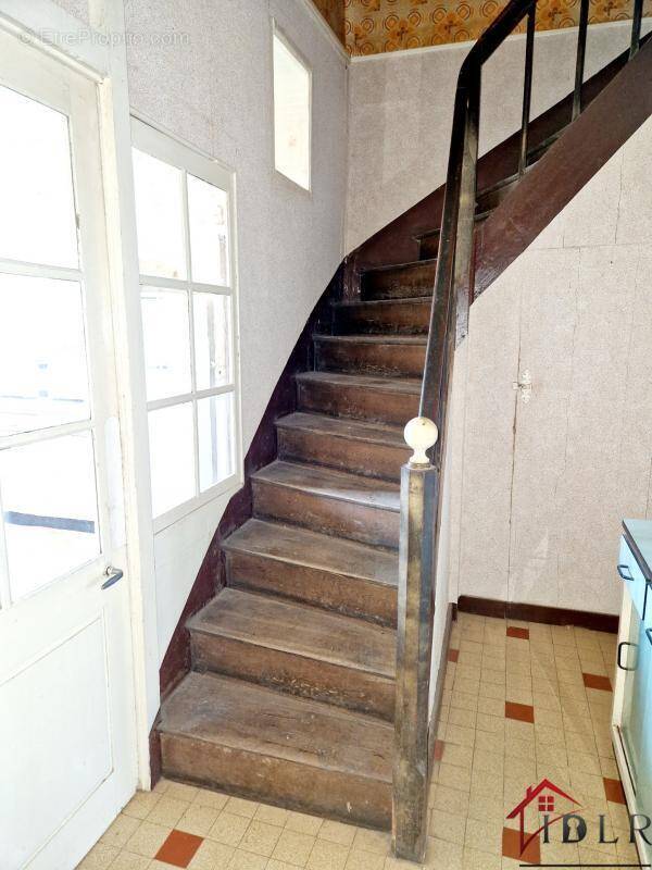 Maison à GENEVRIERES