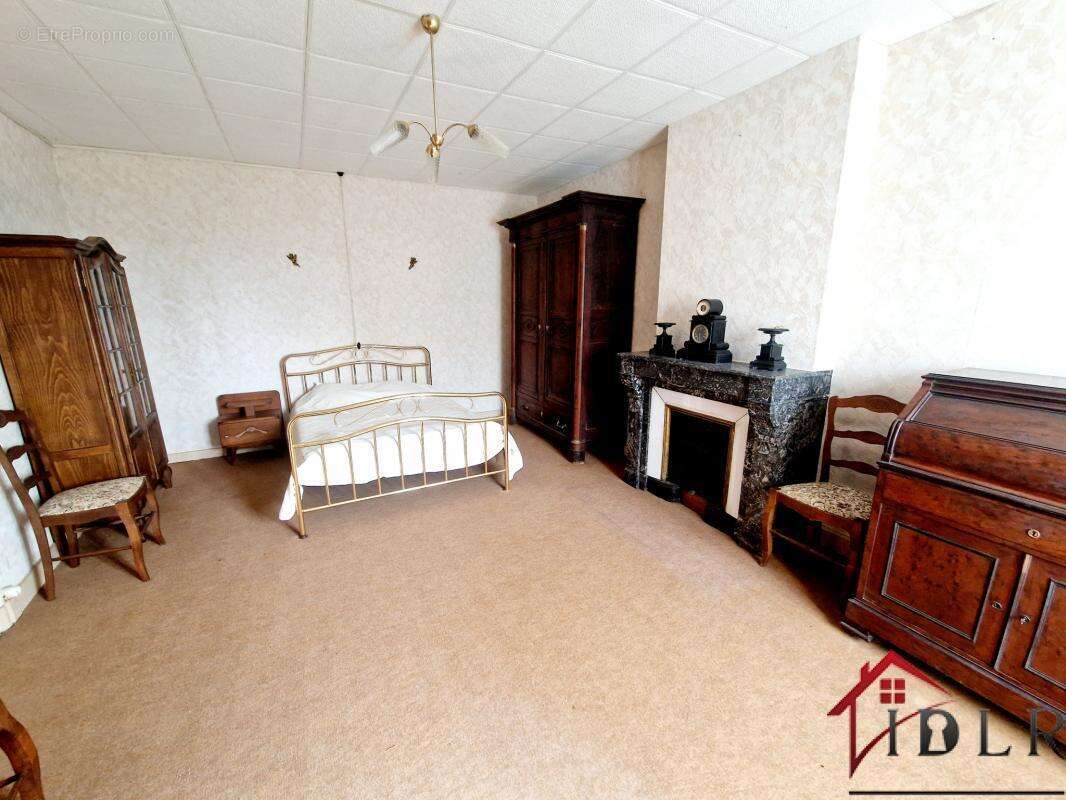 Maison à GENEVRIERES