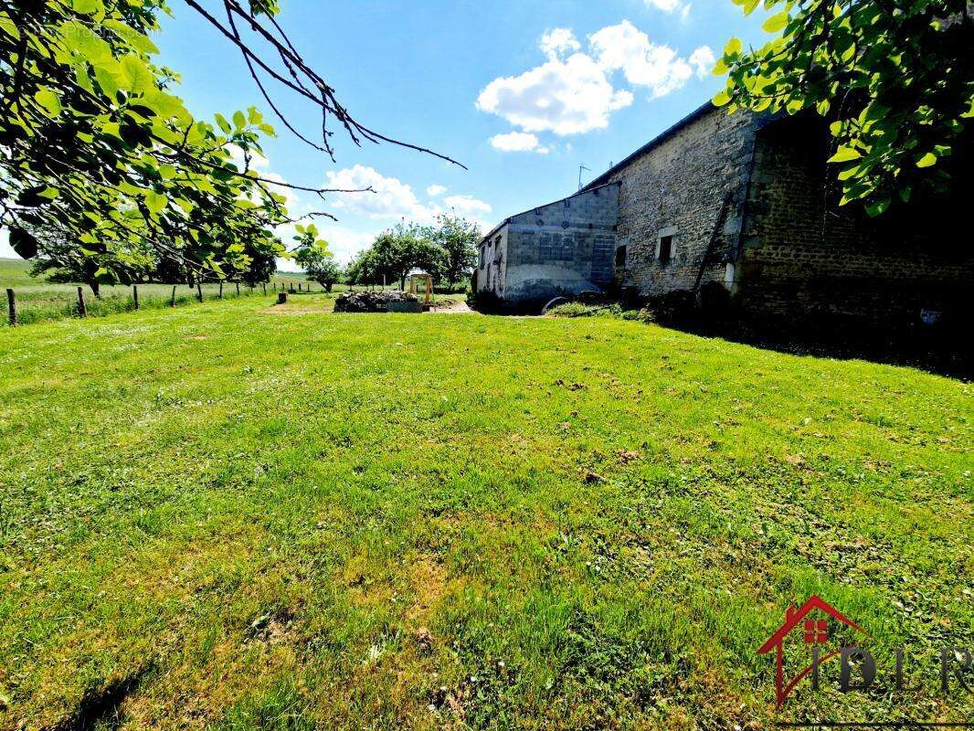 Maison à GENEVRIERES