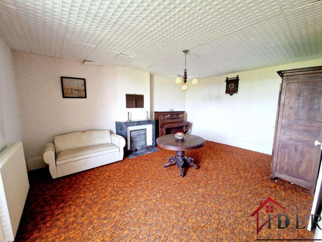 Maison à GENEVRIERES