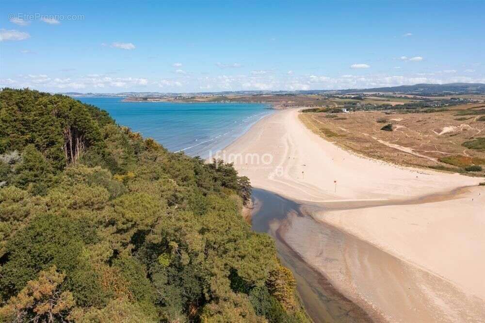 Terrain à PLONEVEZ-PORZAY