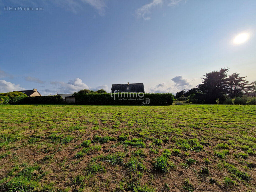 Terrain à PLONEVEZ-PORZAY