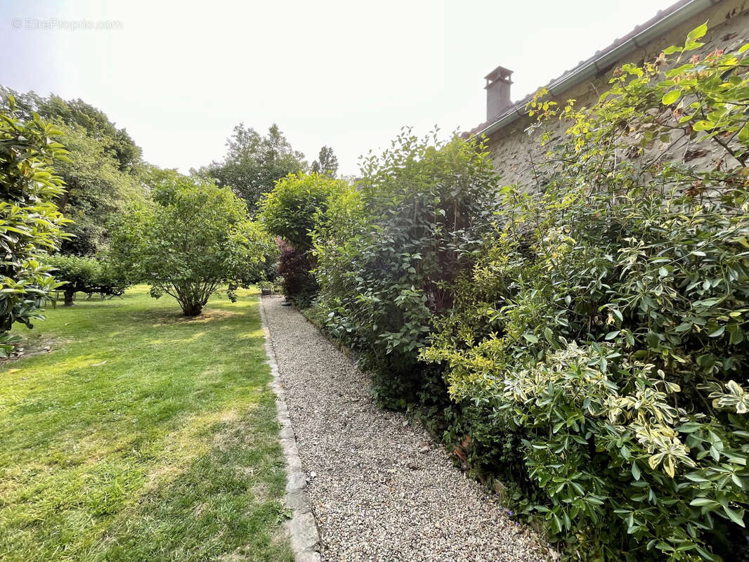 Maison à LES MESNULS