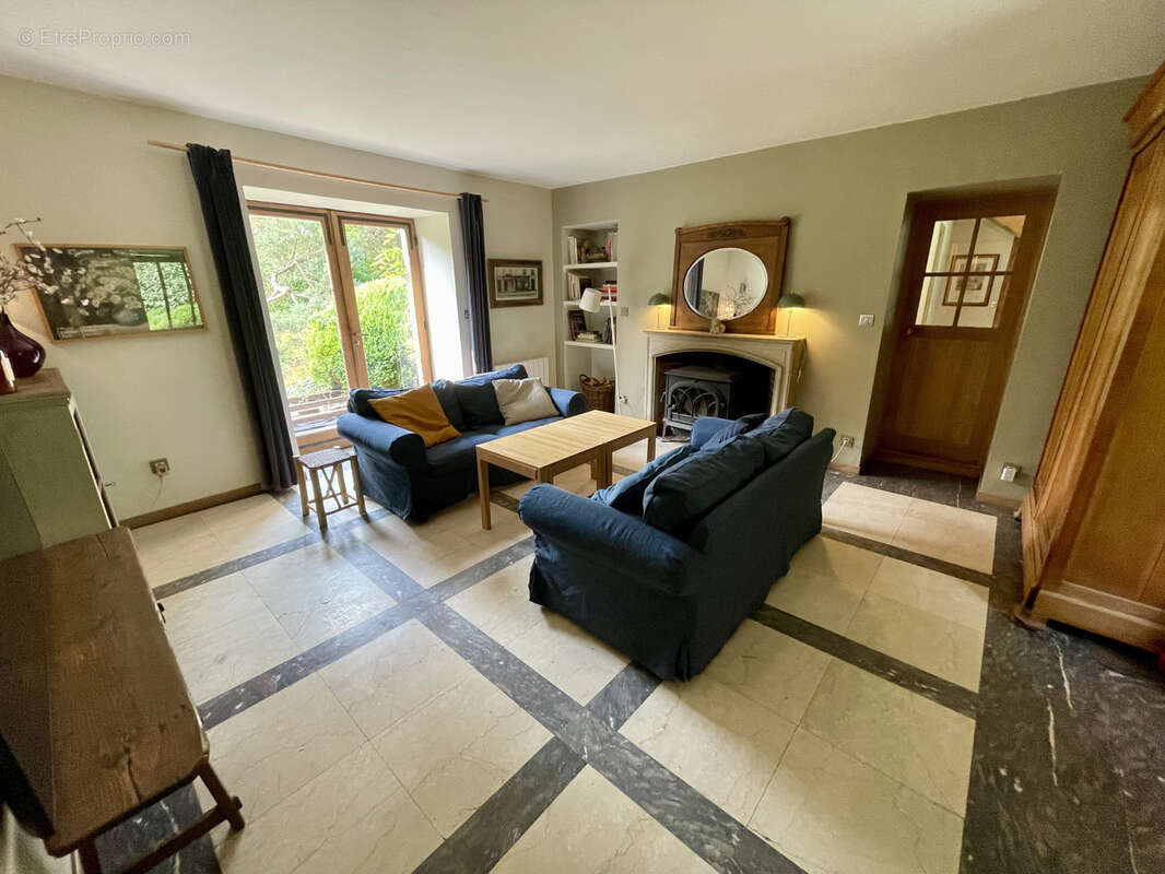 Maison à LES MESNULS