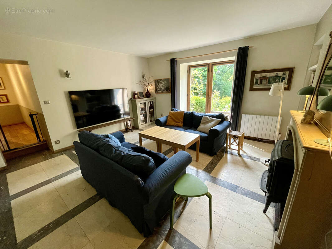 Maison à LES MESNULS