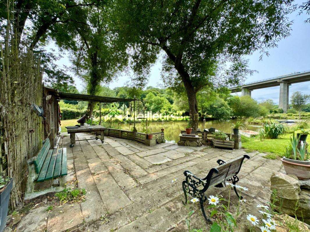 Terrain à SAINT-BERTHEVIN