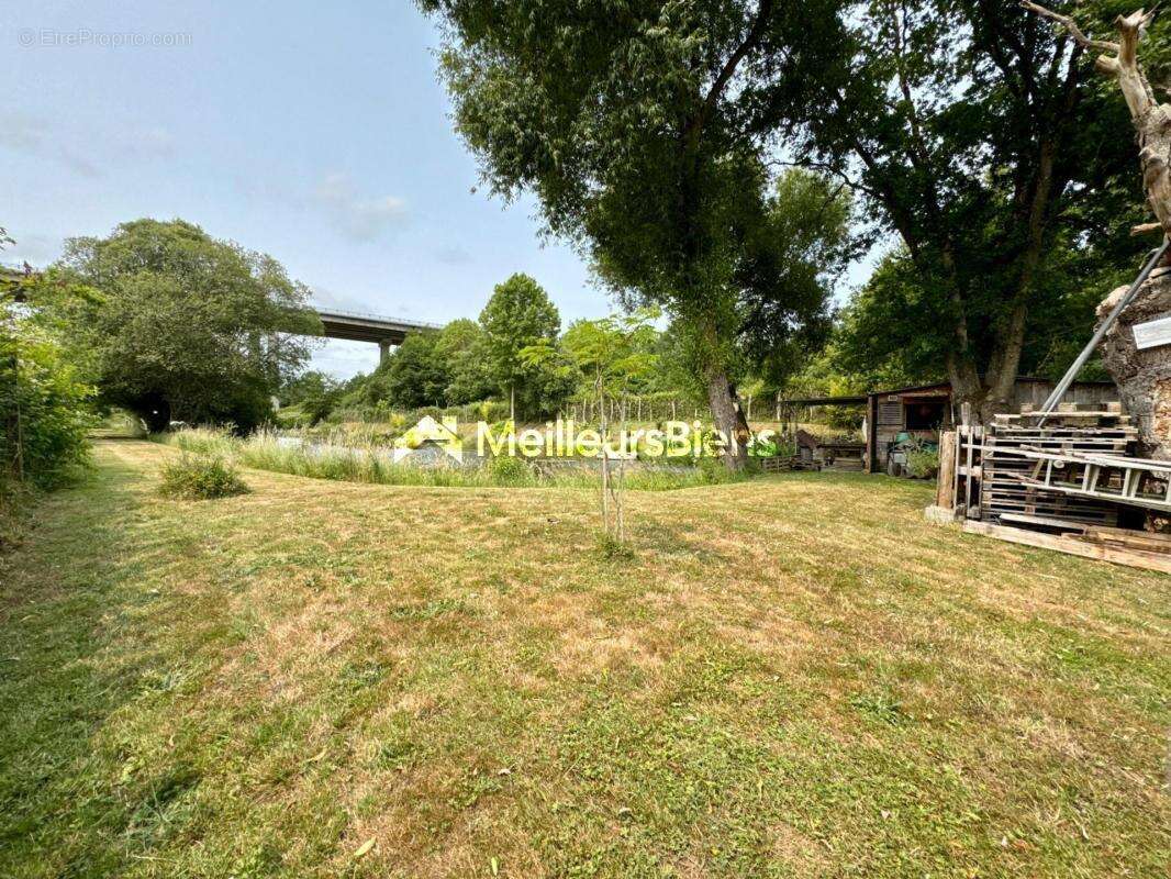 Terrain à SAINT-BERTHEVIN