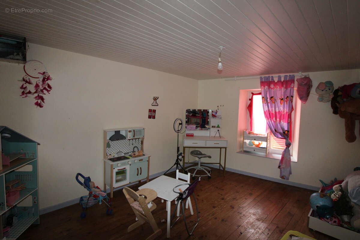 Maison à MARSAC-EN-LIVRADOIS