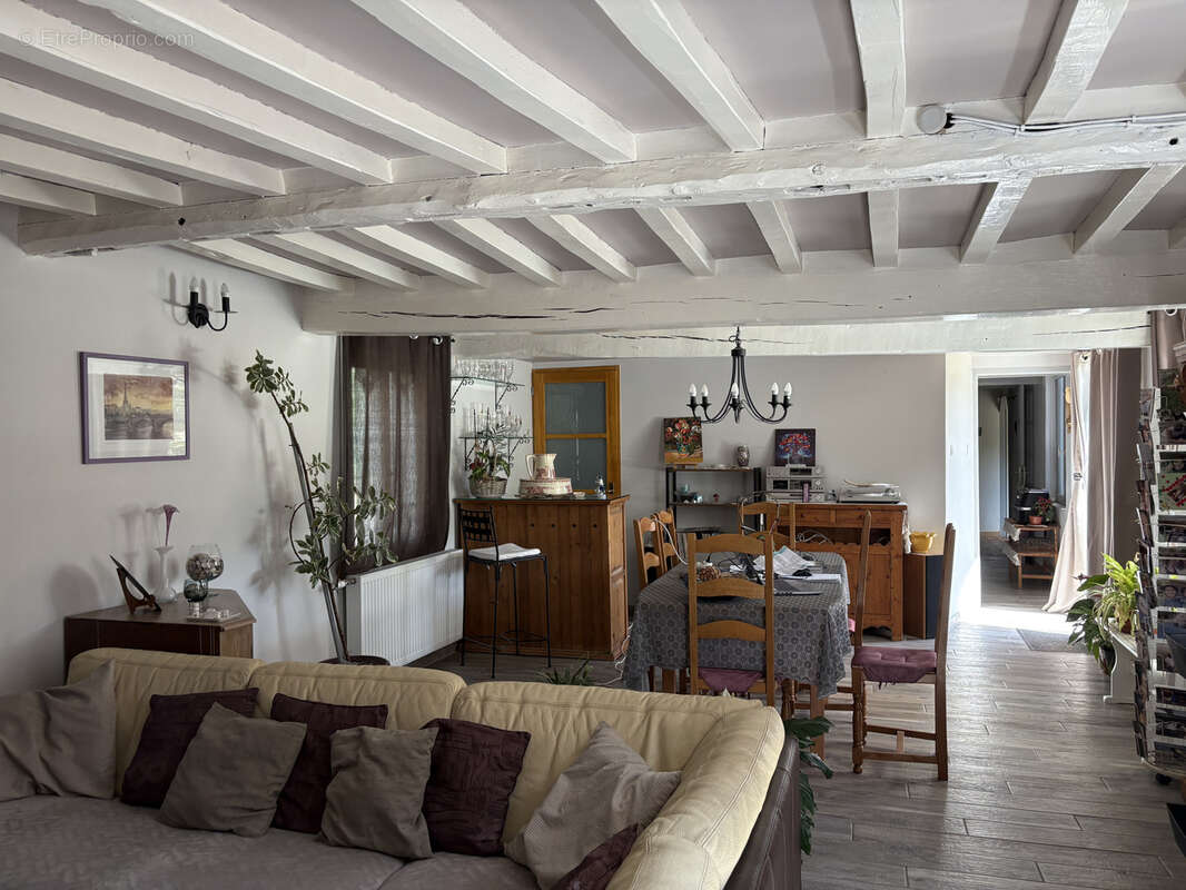 Maison à ESCLES-SAINT-PIERRE