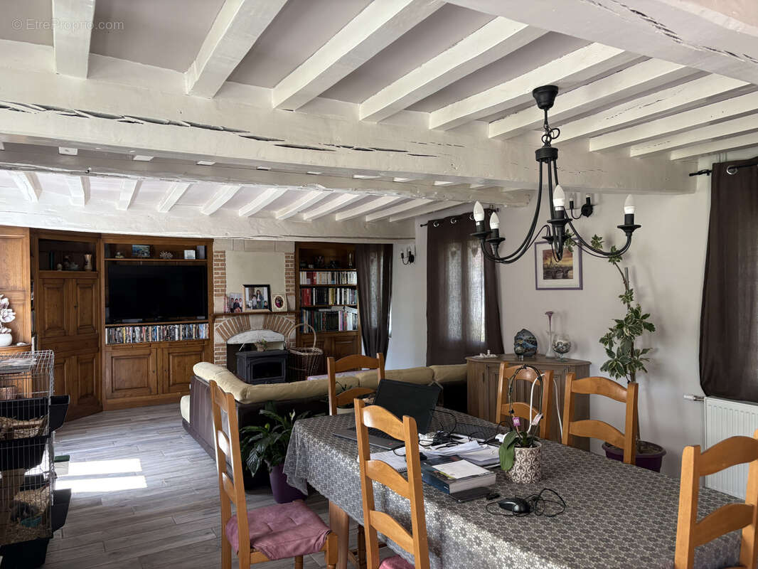 Maison à ESCLES-SAINT-PIERRE