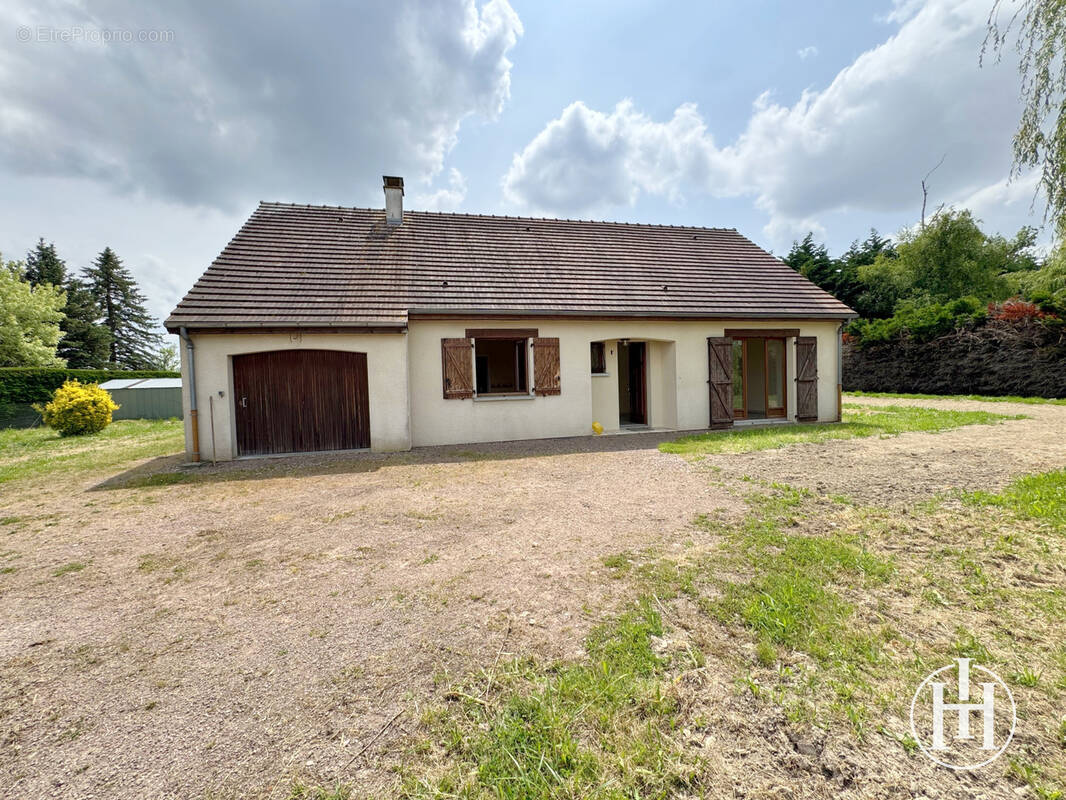 Maison à SAINT-BONNET-TRONCAIS