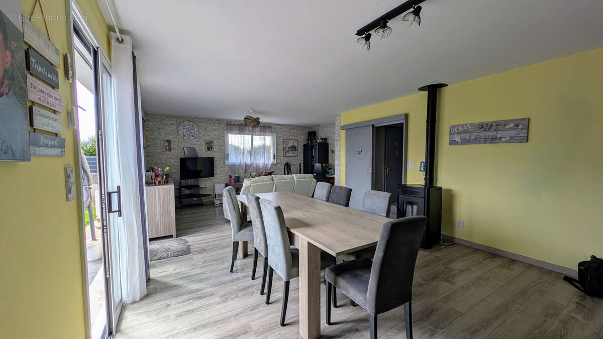 Maison à LES LANDES-GENUSSON