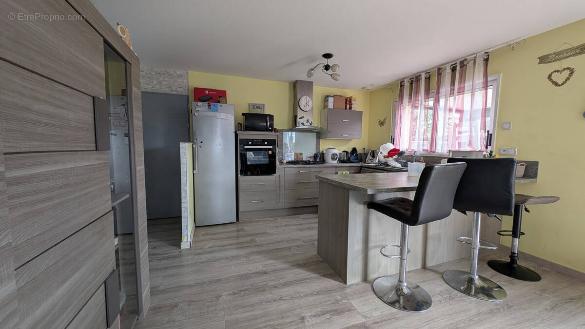 Maison à LES LANDES-GENUSSON