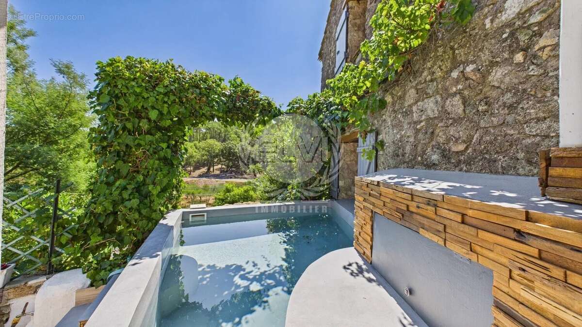 Maison à PLAN-DE-LA-TOUR