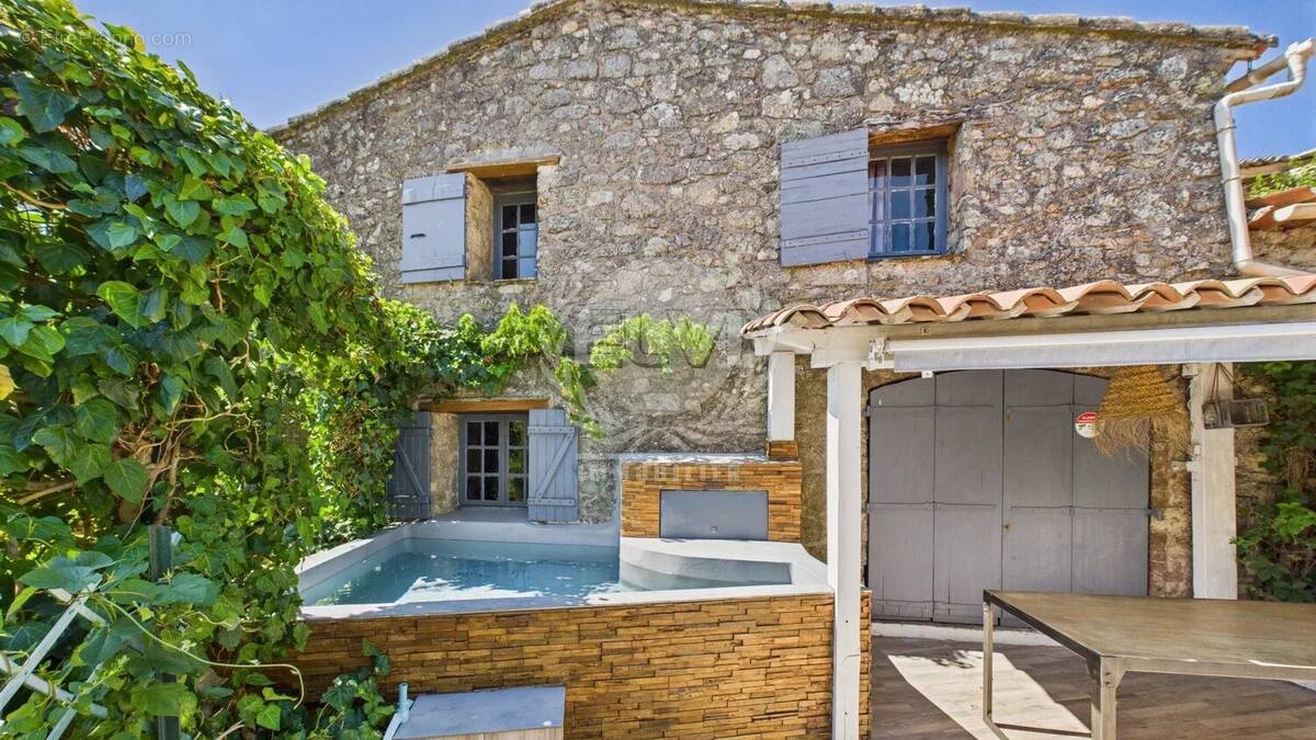 Maison à PLAN-DE-LA-TOUR