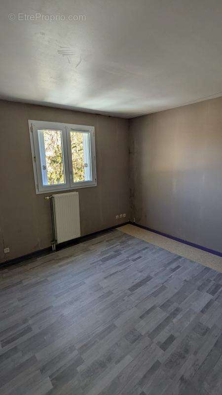 Maison à SAVIGNY-LE-TEMPLE