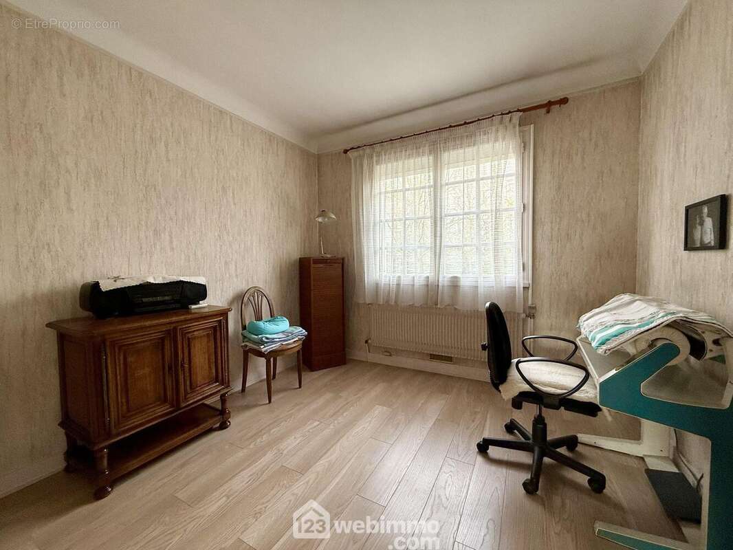 Maison à SAINTE-GENEVIEVE-DES-BOIS