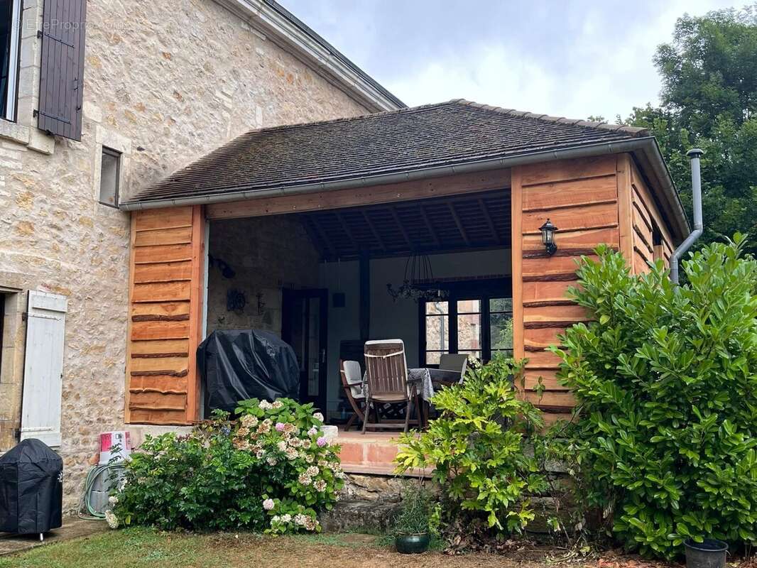 Maison à SAINT-MEDARD-D&#039;EXCIDEUIL