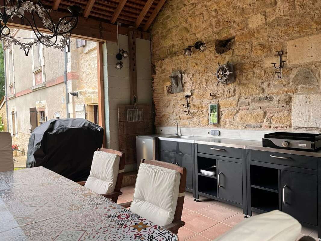 Maison à SAINT-MEDARD-D&#039;EXCIDEUIL