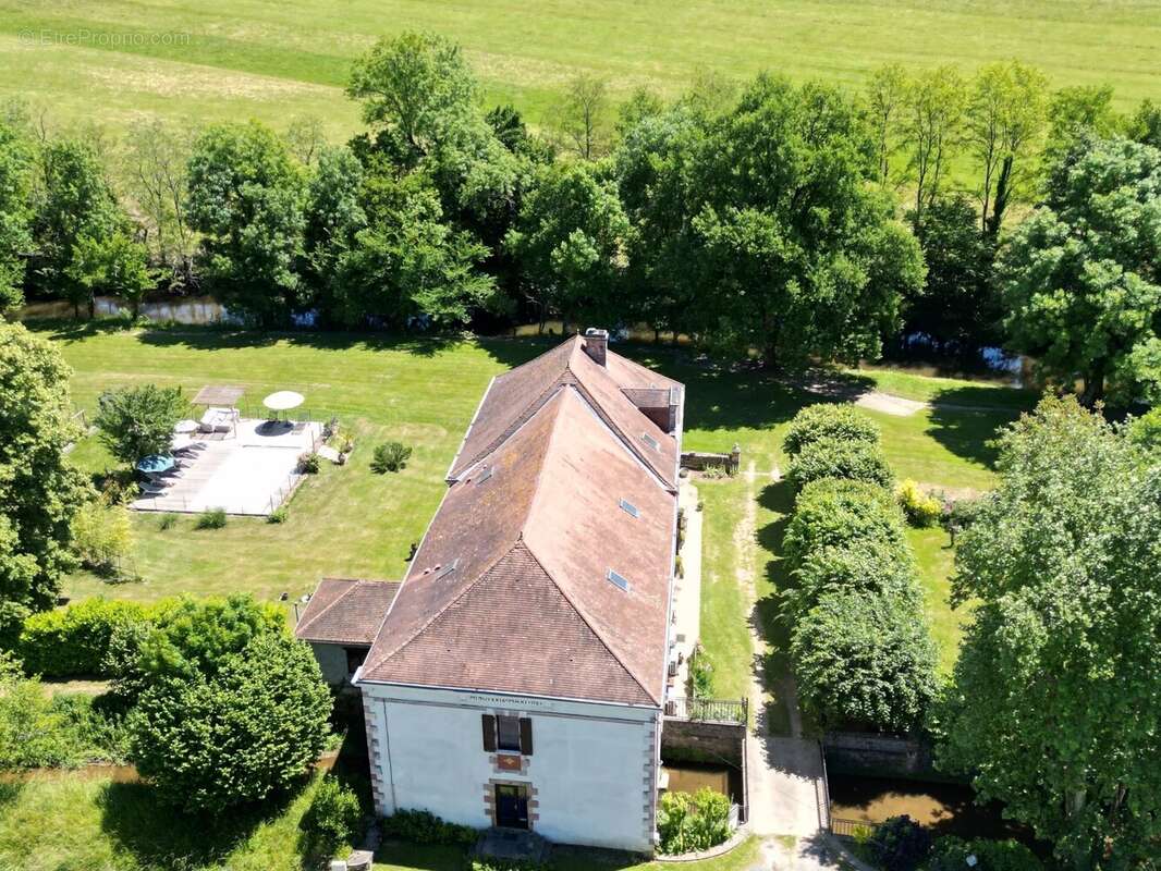 Maison à SAINT-MEDARD-D&#039;EXCIDEUIL