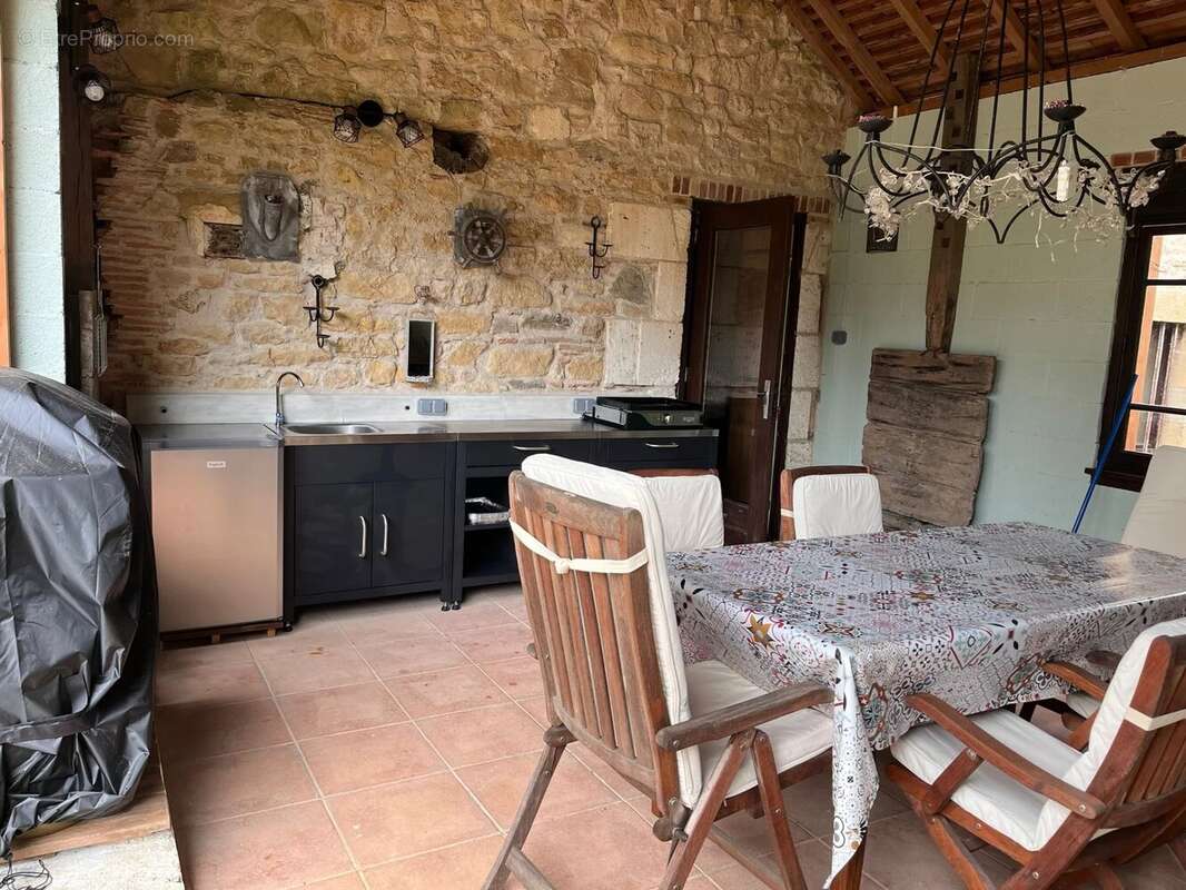 Maison à SAINT-MEDARD-D&#039;EXCIDEUIL