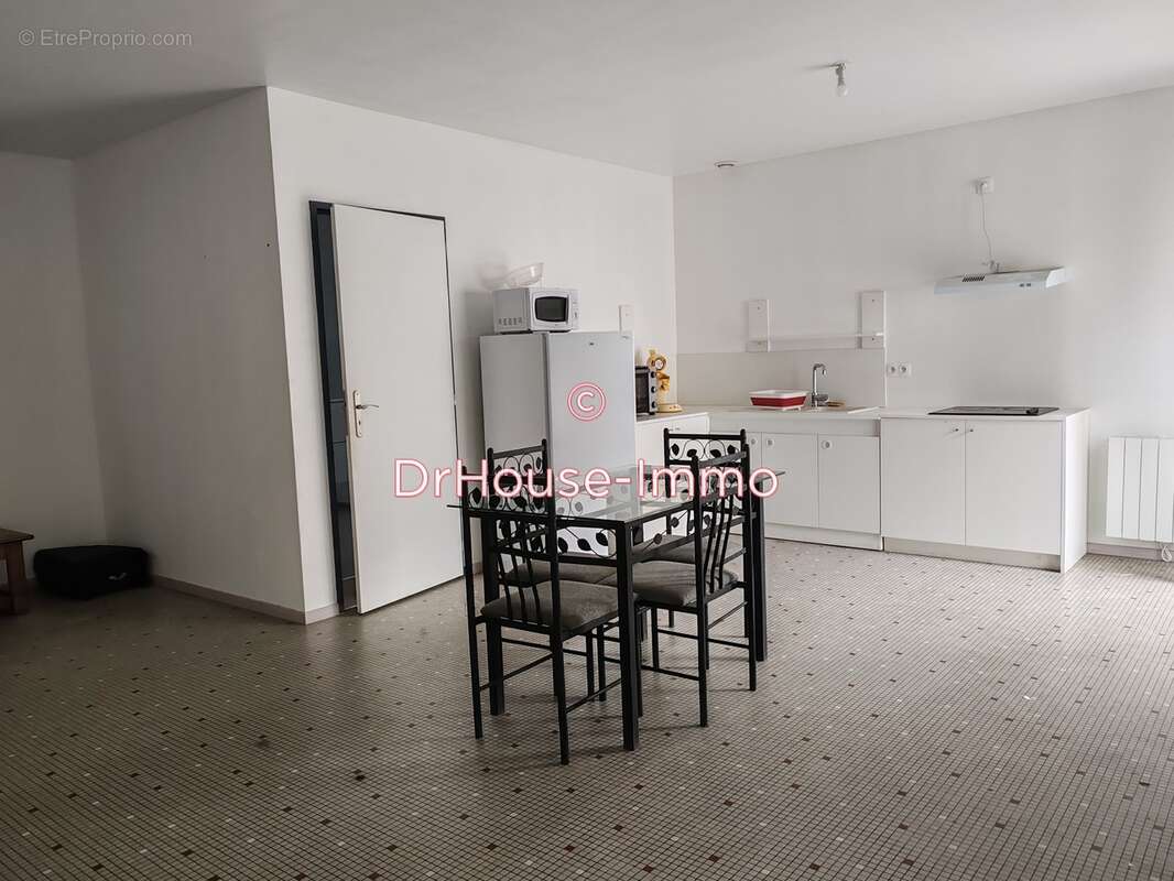 Maison à CHAMPAGNE-LES-MARAIS