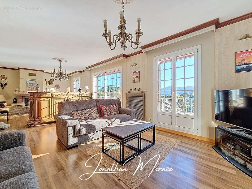 Maison à VILLELONGUE-DELS-MONTS